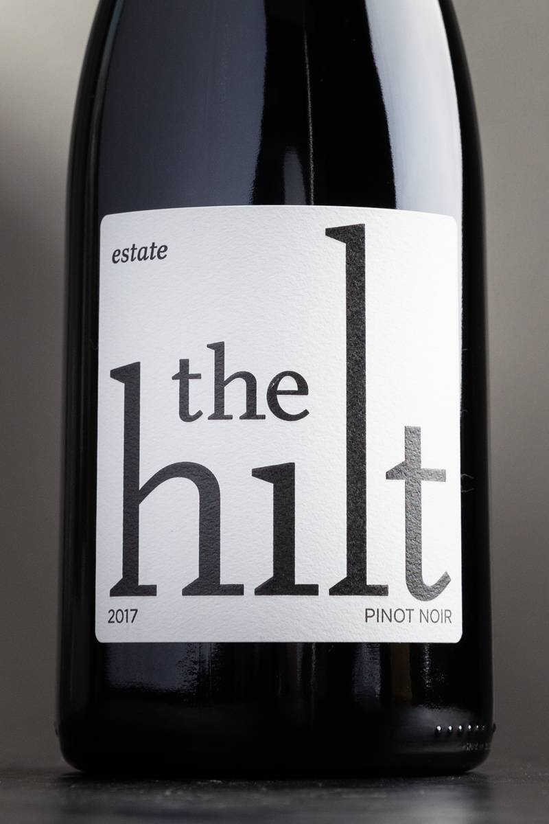 Этикетка The Hilt Estate Pinot Noir 2017