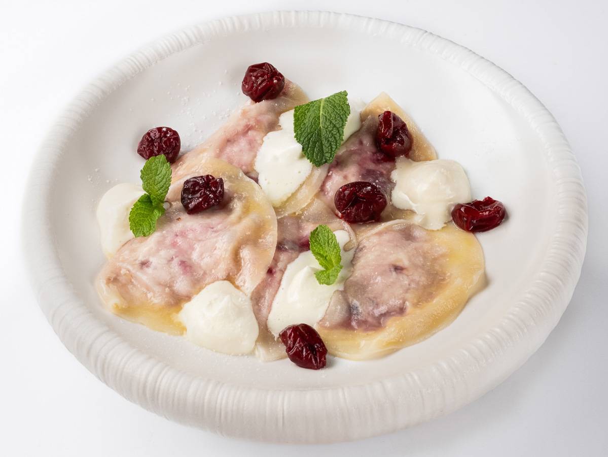 Вкусные вареники с вишней заказать в ресторане Остерия доставка Вареники с вишней