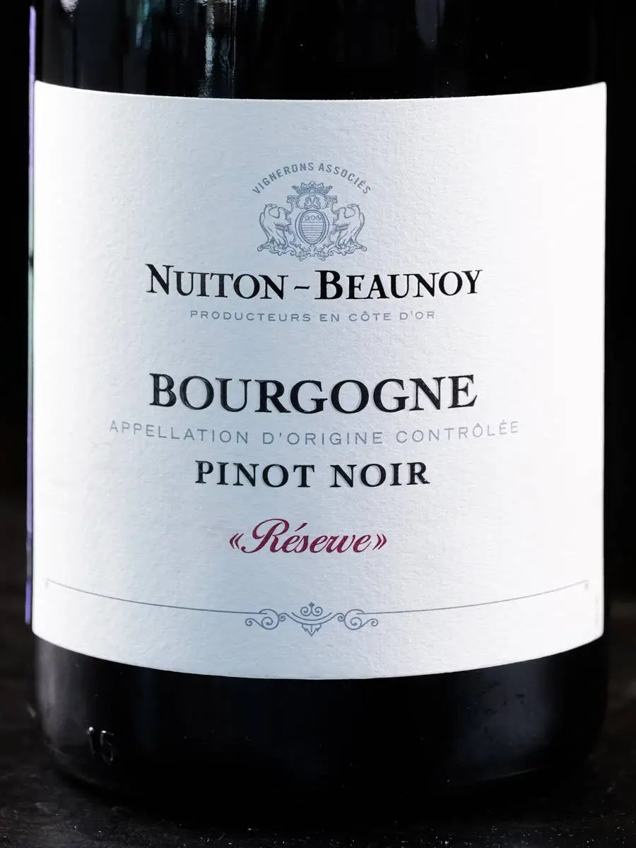 Этикетка Nuiton-Beaunoy Bourgogne Pinot Noir Reserve